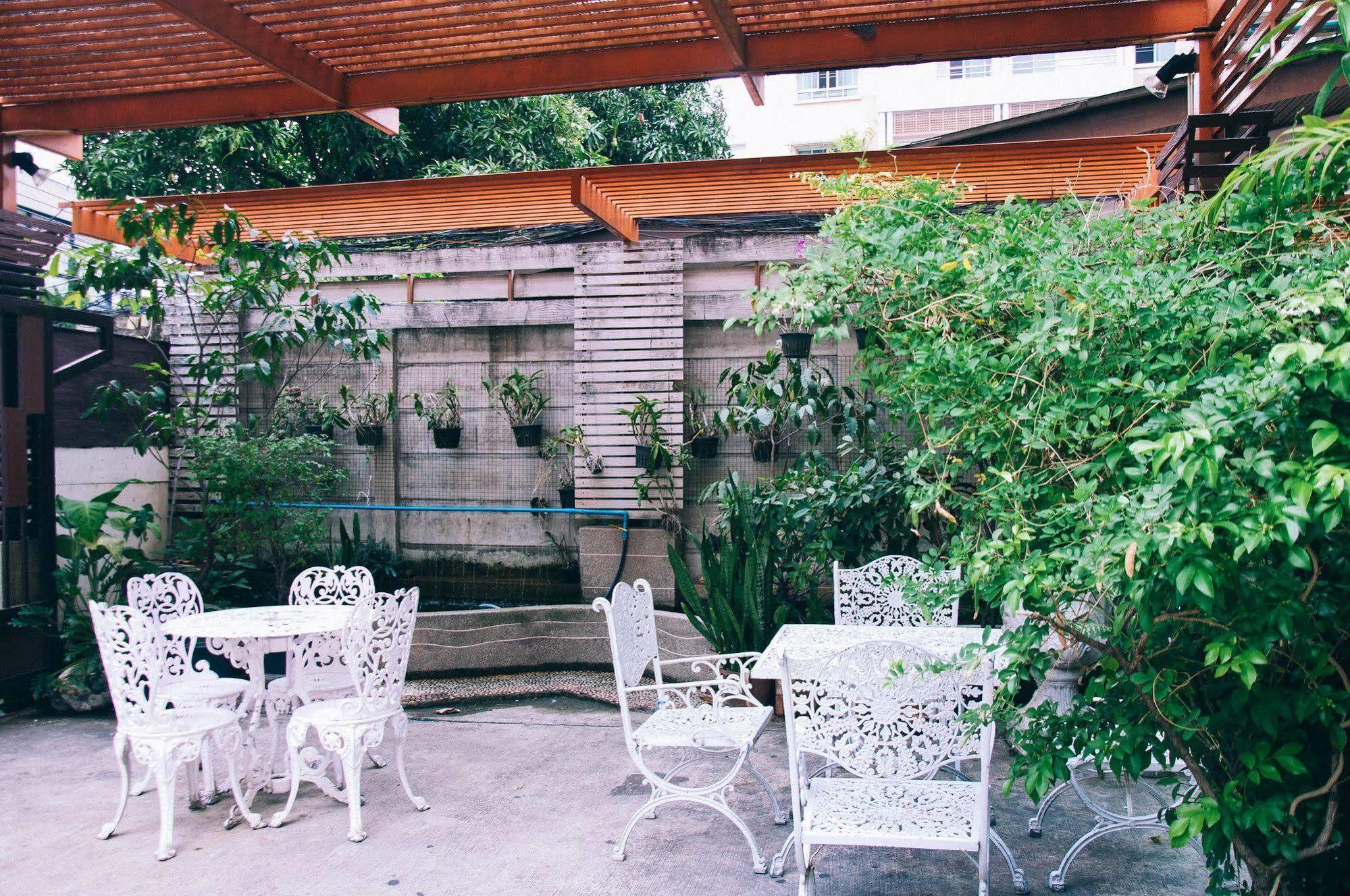 Golden House @ On-Nut Station Motel Bangkok Exterior photo